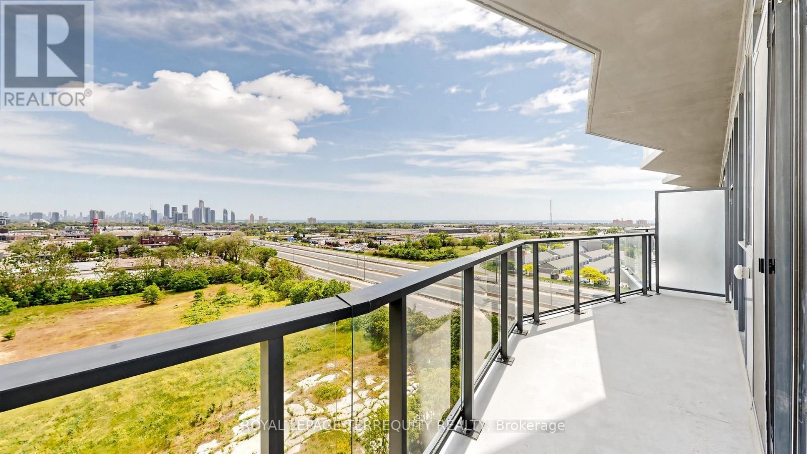 #904 36 ZORRA STREET - 29
