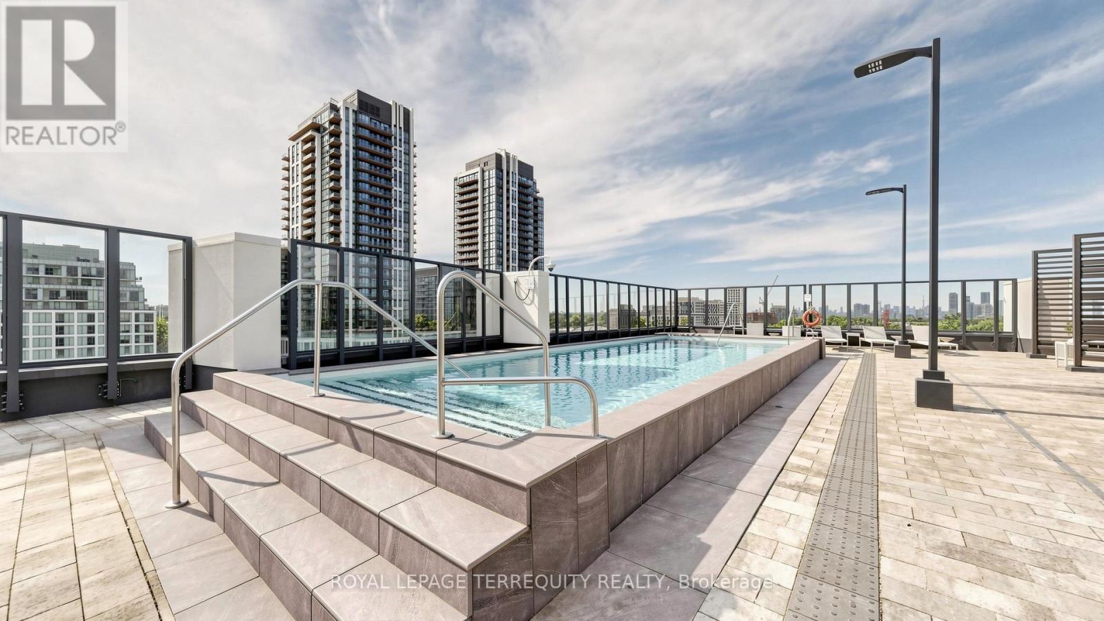 #904 36 ZORRA STREET - 40