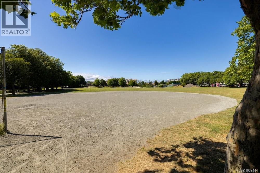 #316 767 Tyee Rd - 27