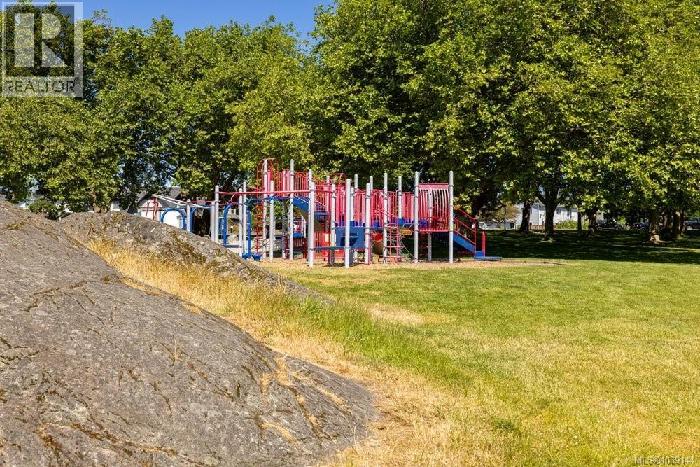 #316 767 Tyee Rd - 30