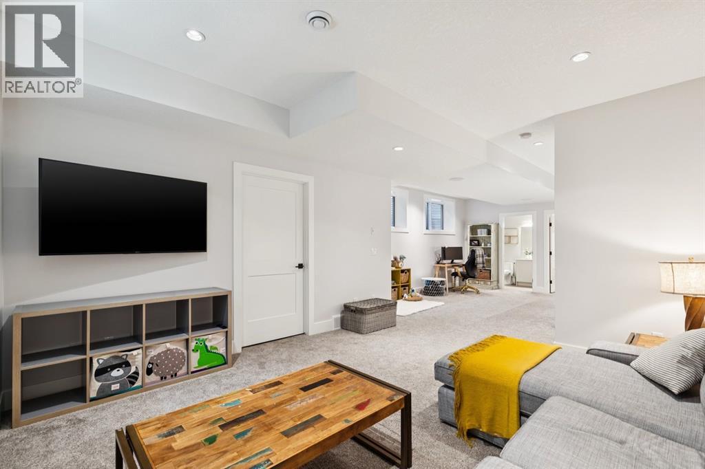 4803 19 Avenue NW - 36