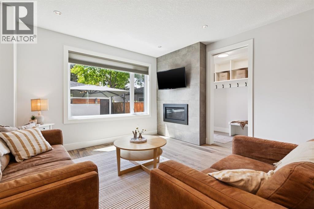 4803 19 Avenue NW - 18