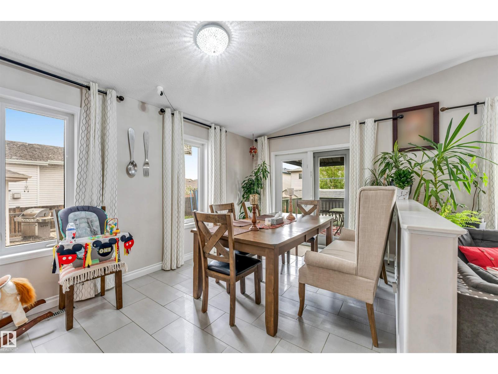 3519 22 ST NW NW - 19