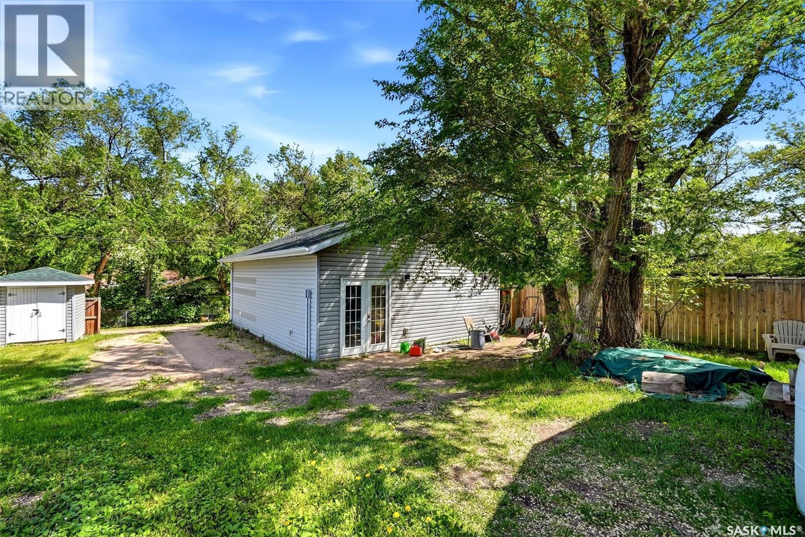 228 NICOLL AVENUE - 27