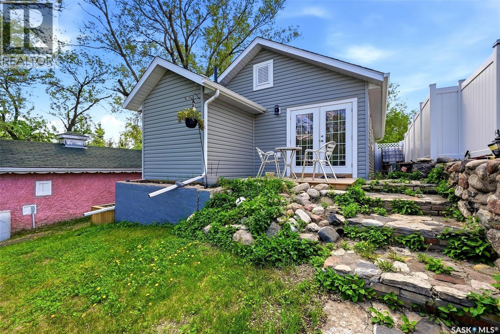 228 NICOLL AVENUE - 32