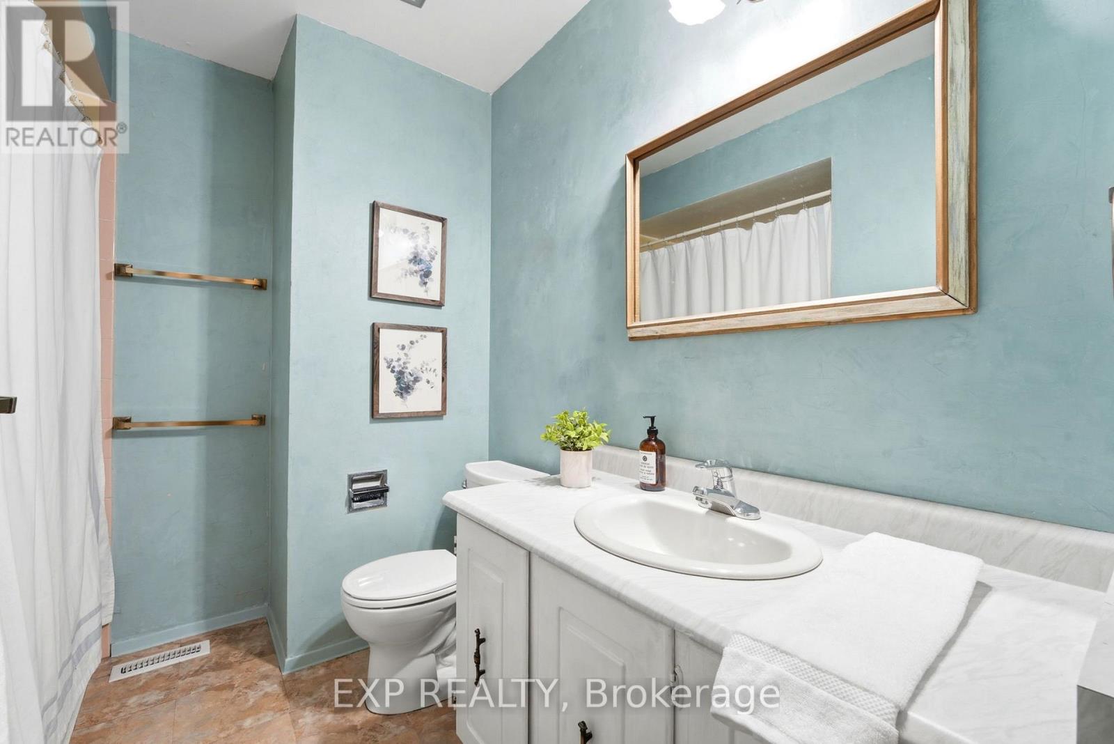 225 INVERGORDON AVENUE - 17