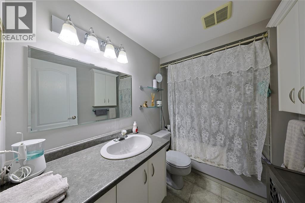 22 Turner DRIVE - 12