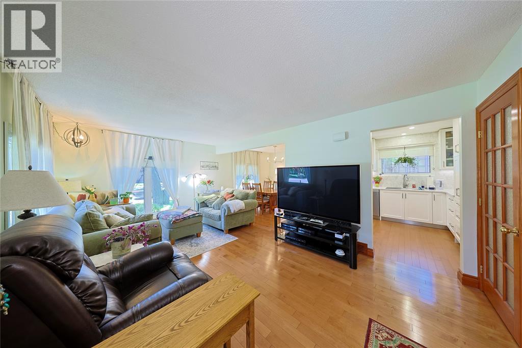 22 Turner DRIVE - 3