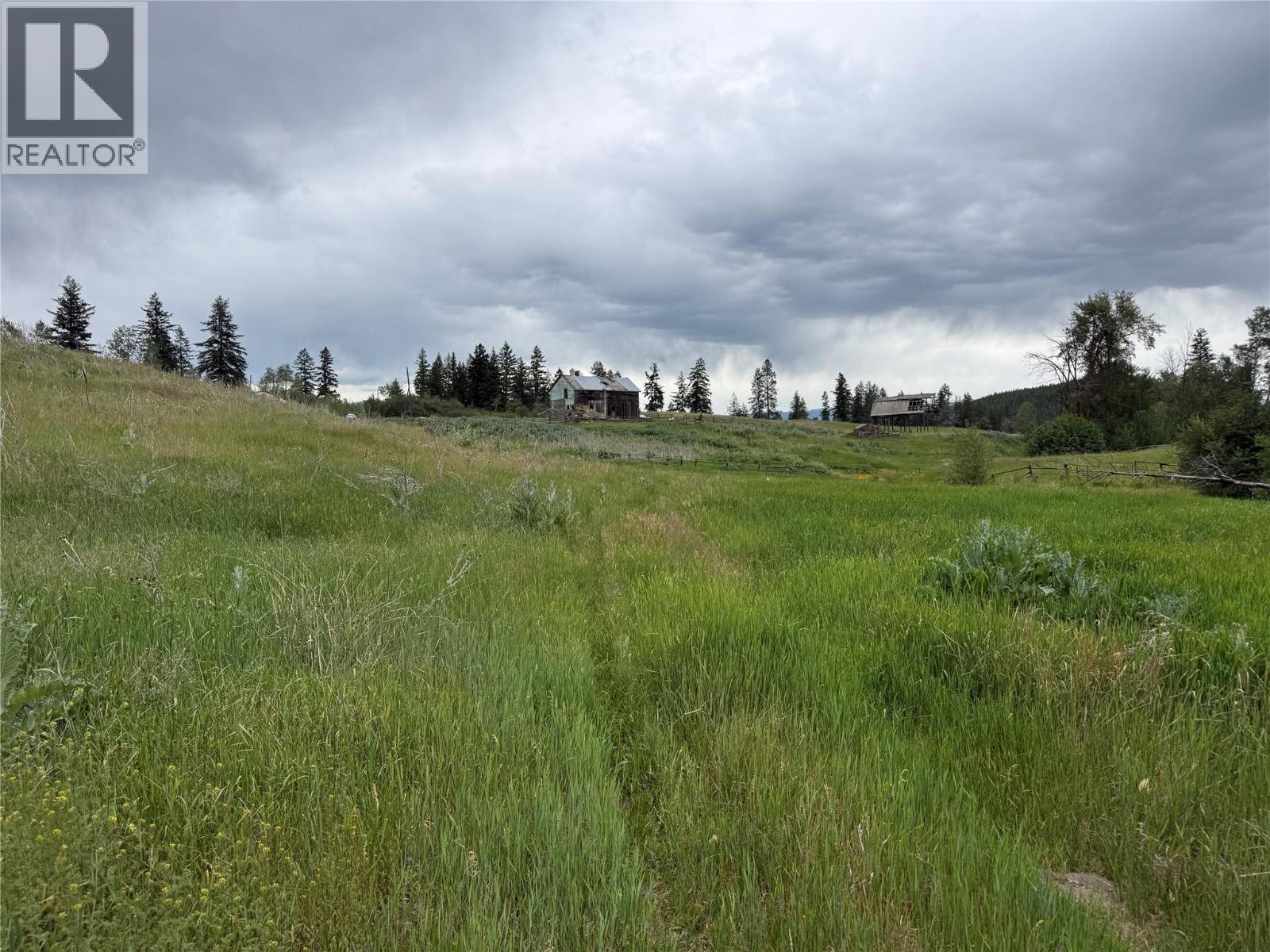  306 Irish Creek Road South, Vernon