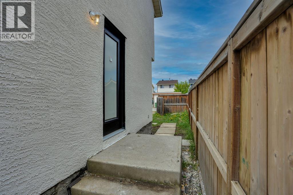 6471 54 Street NE - 30