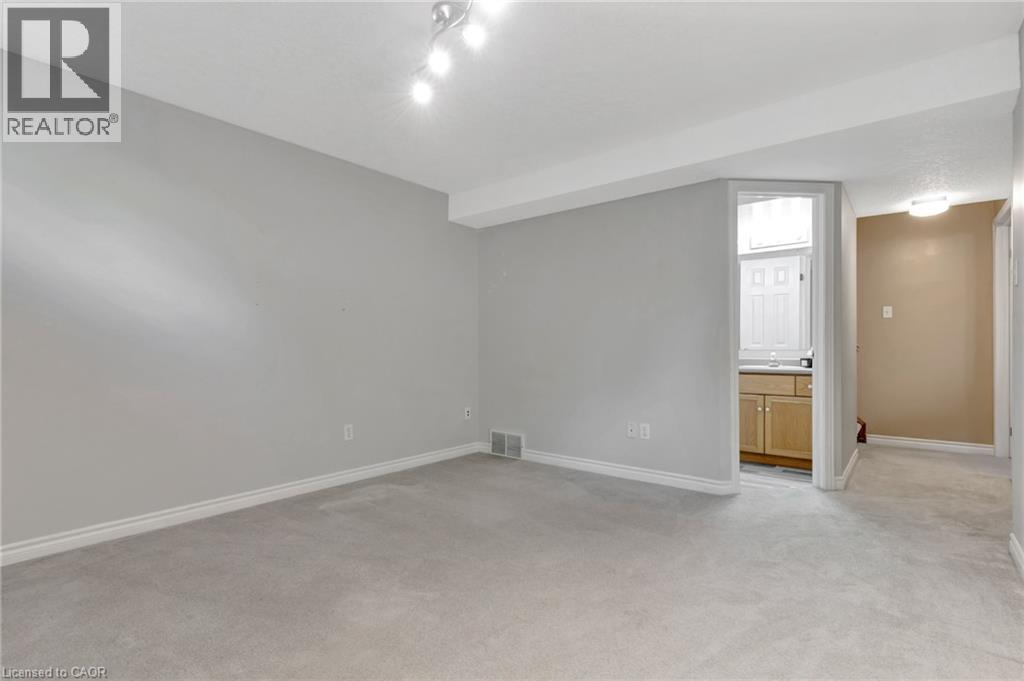 85 YORK Street E - 29