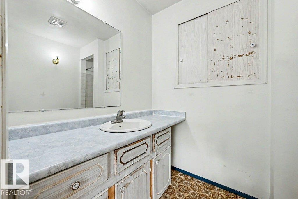 23 ALLISON PL — photo 19