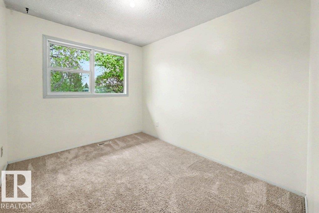 23 ALLISON PL — photo 22