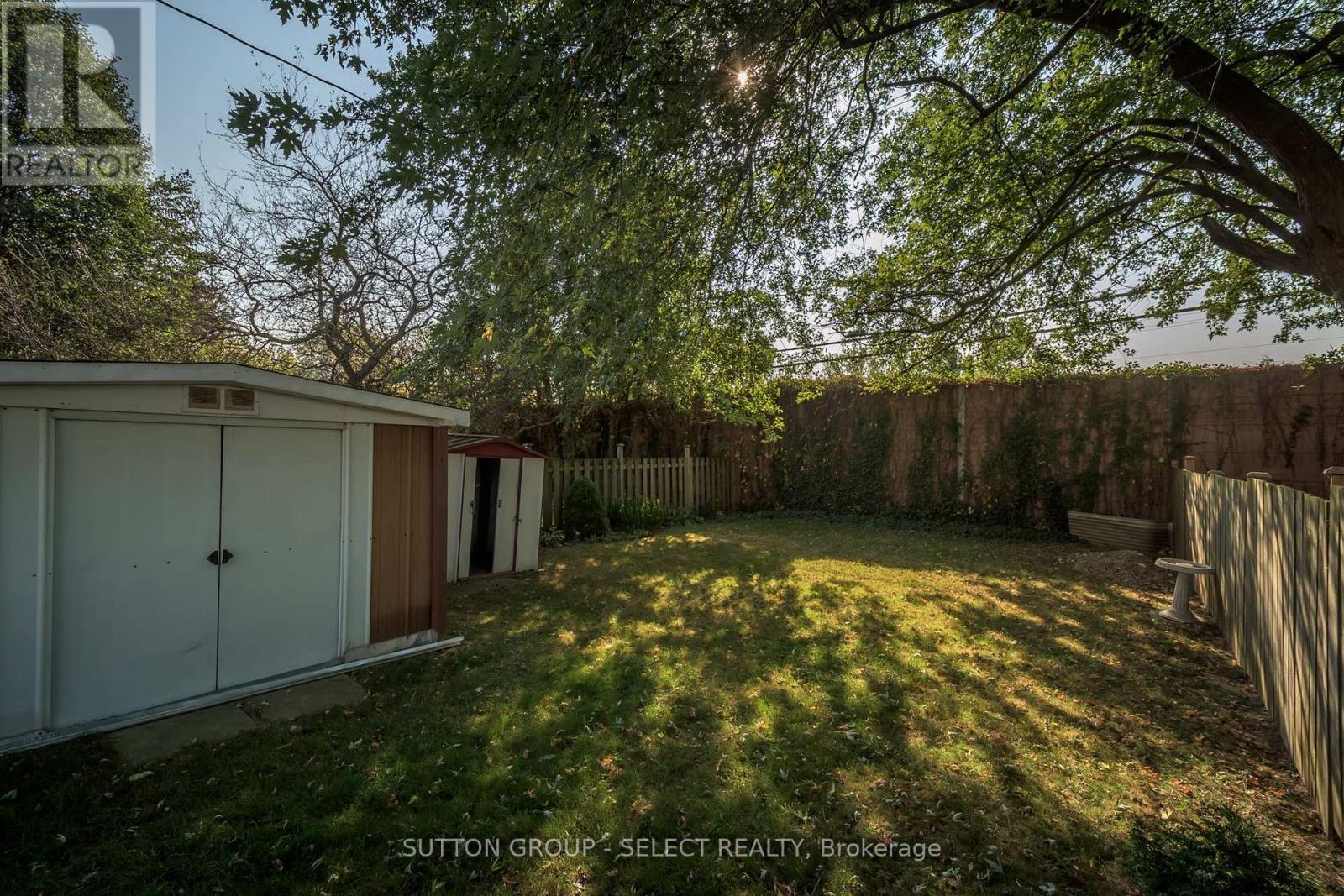 1566 NAIRN AVENUE - 27