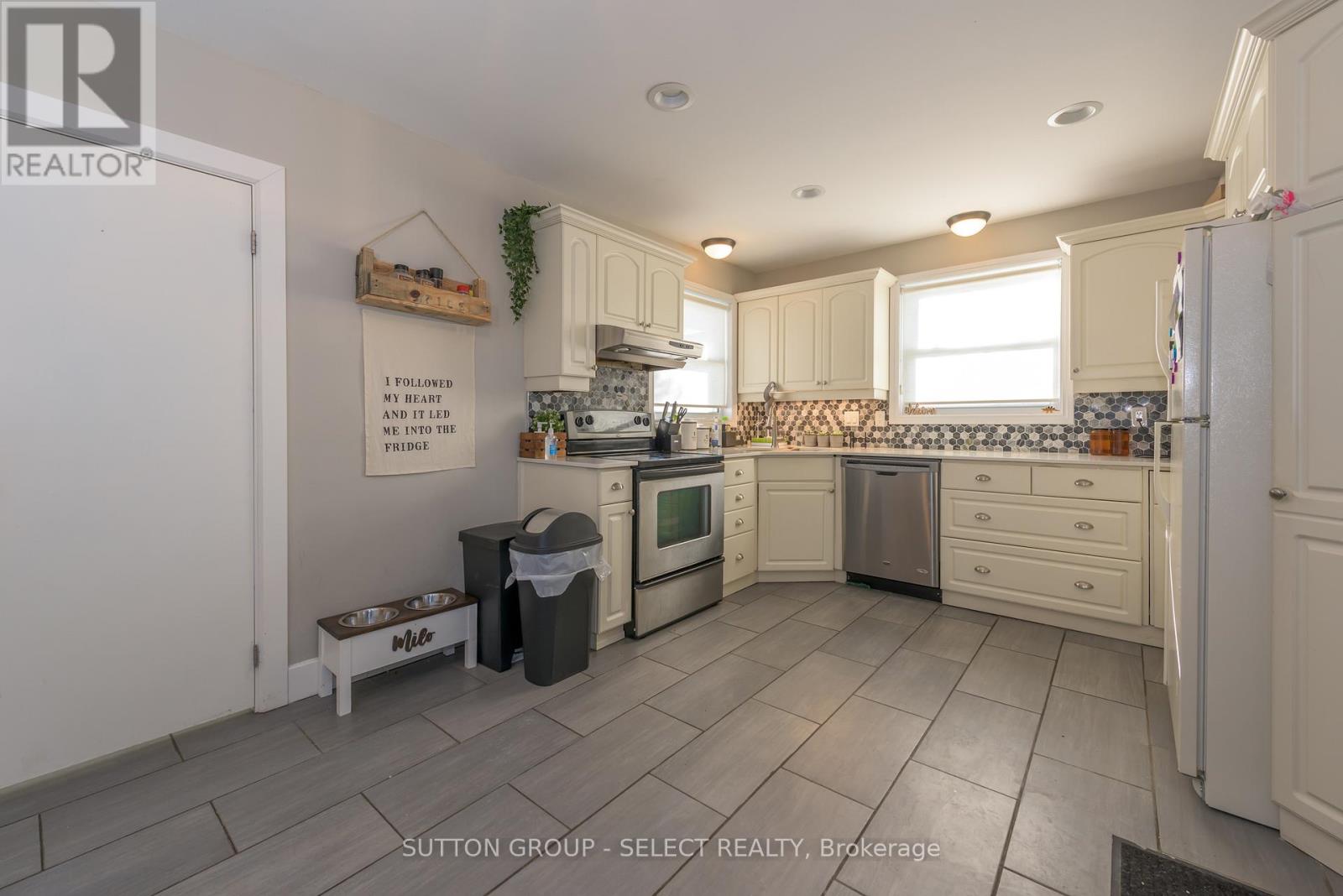 1566 NAIRN AVENUE - 4