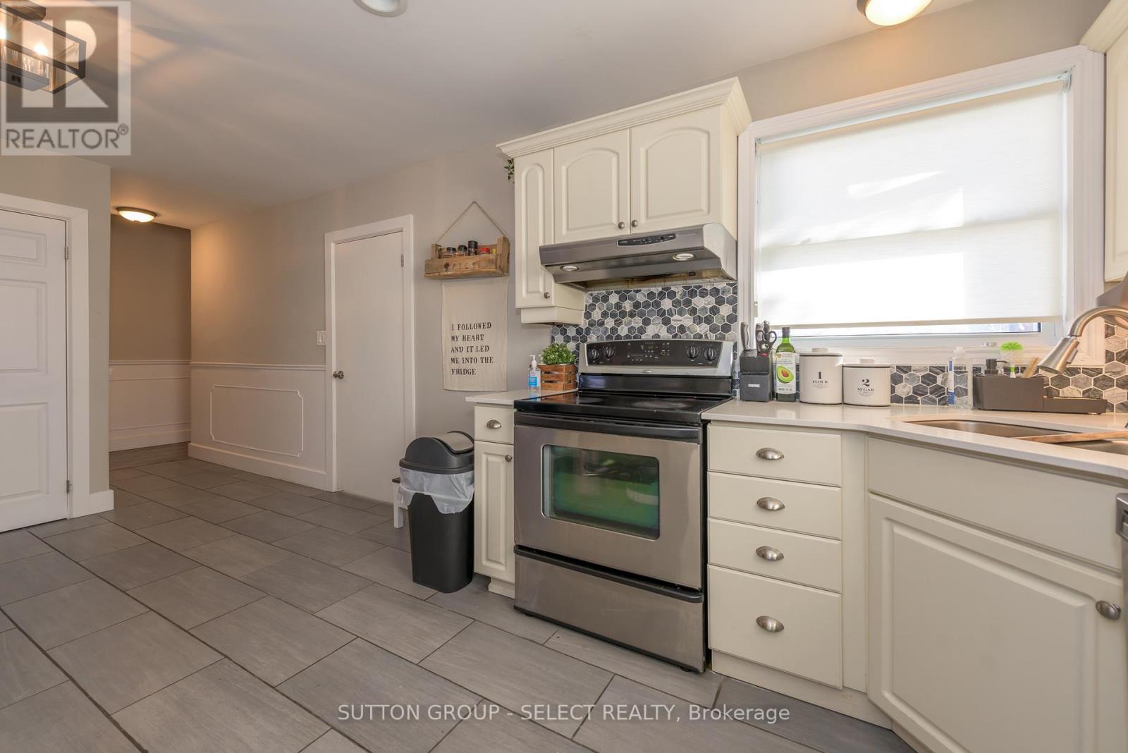 1566 NAIRN AVENUE - 5