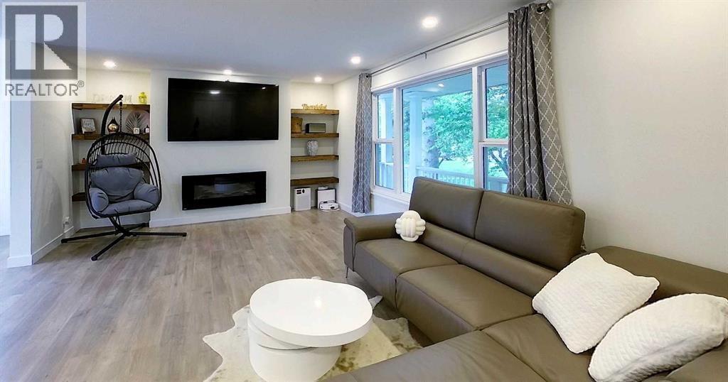 5105 13 Avenue — photo 16