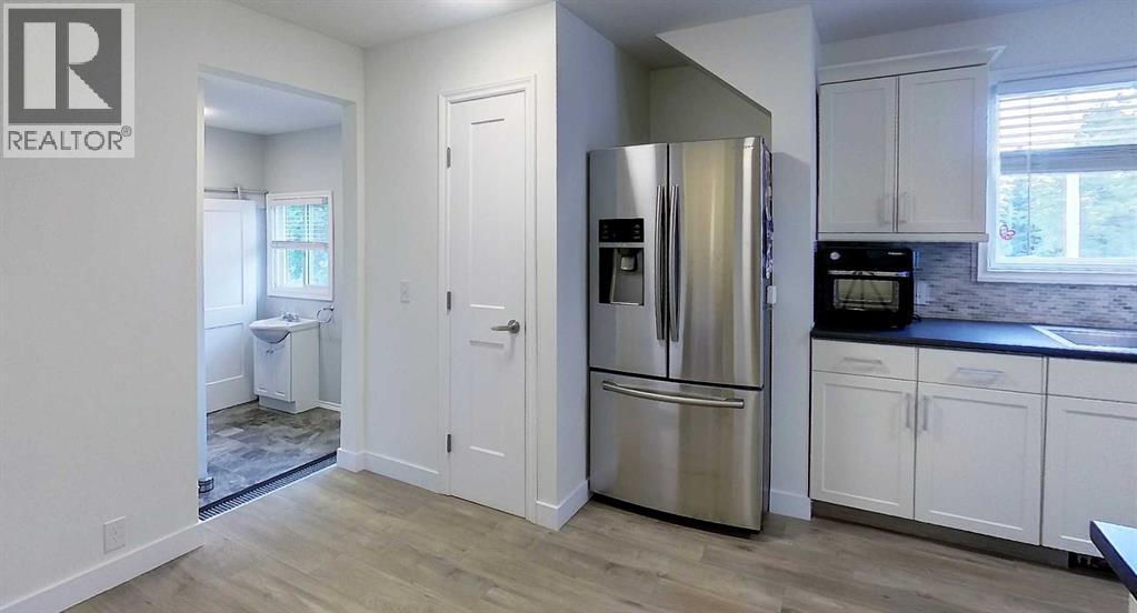 5105 13 Avenue — photo 21