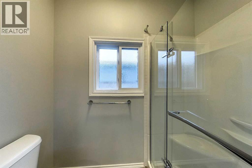 5105 13 Avenue — photo 31