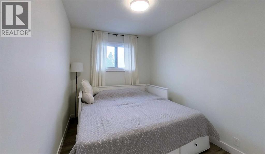 5105 13 Avenue — photo 39