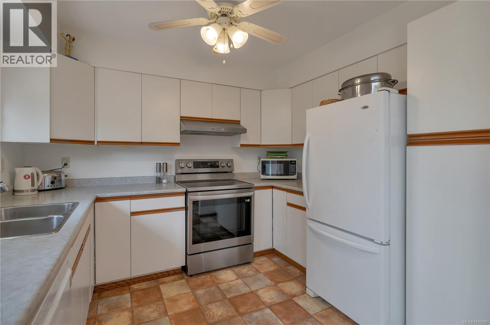 755 Kit Cres - 13