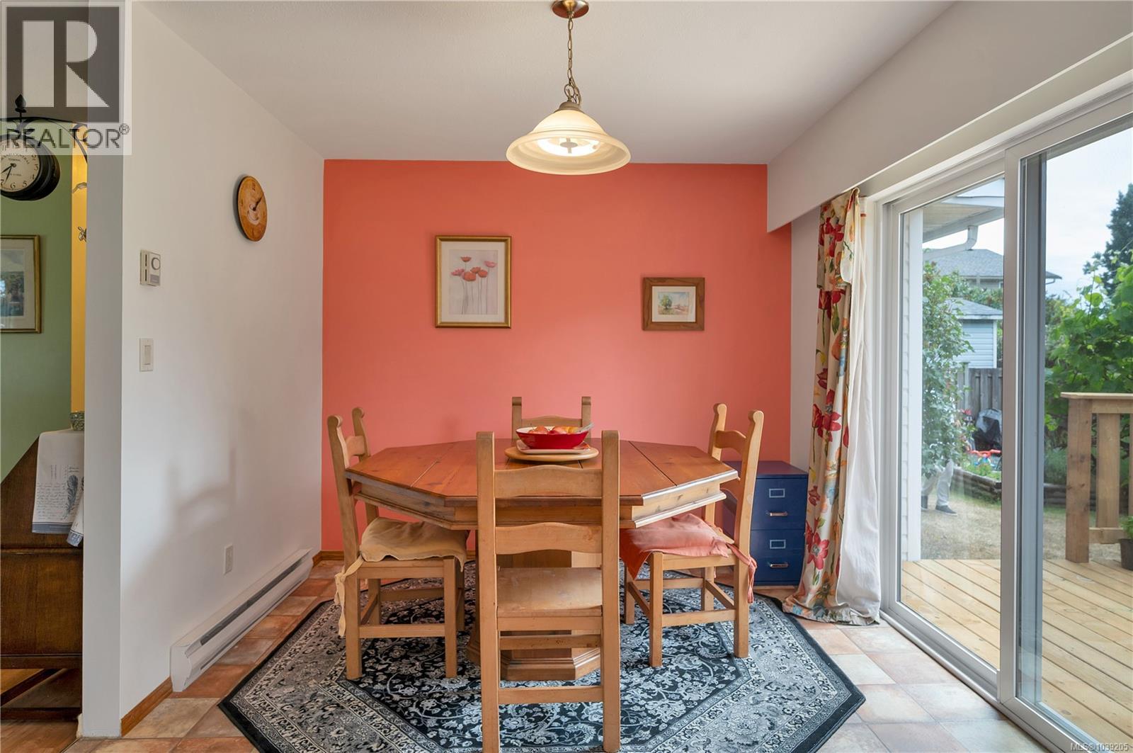755 Kit Cres - 15