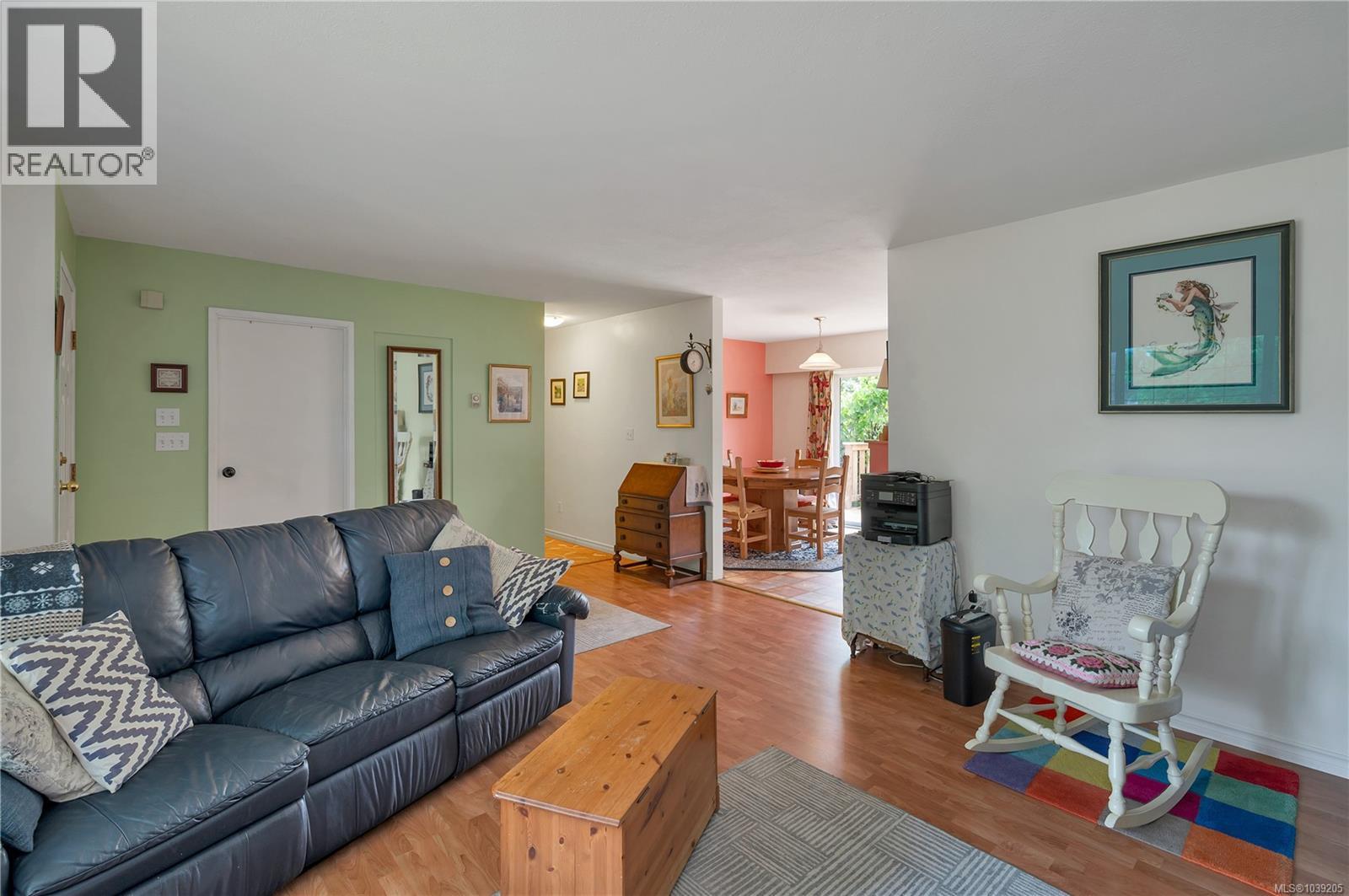 755 Kit Cres - 17