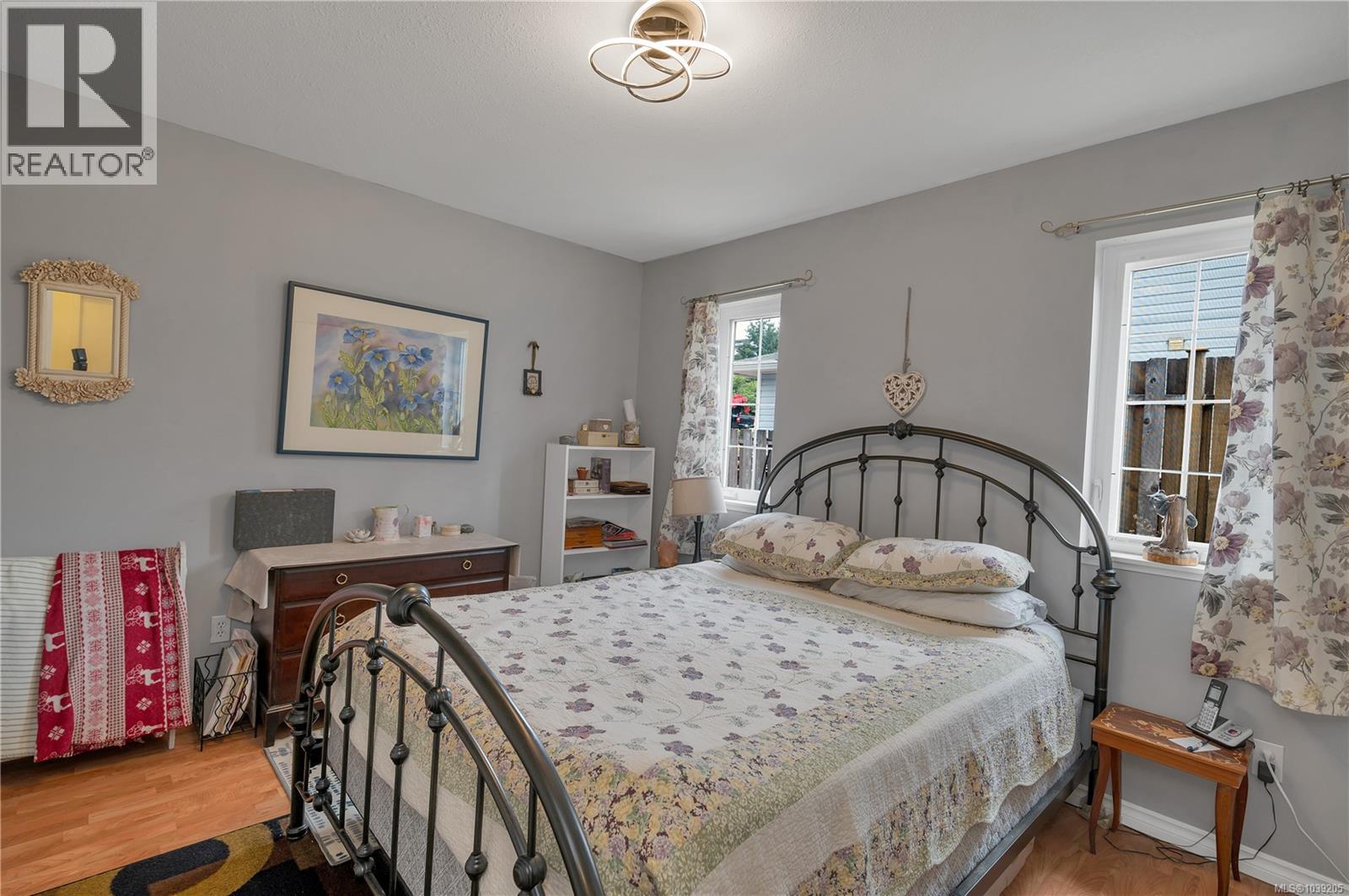 755 Kit Cres - 18