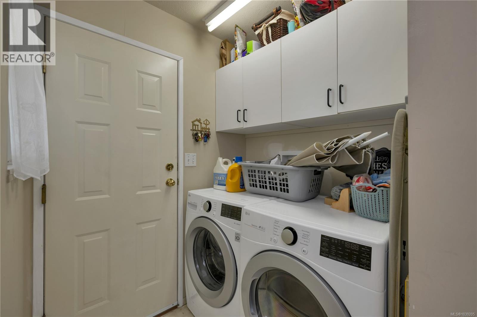 755 Kit Cres - 24