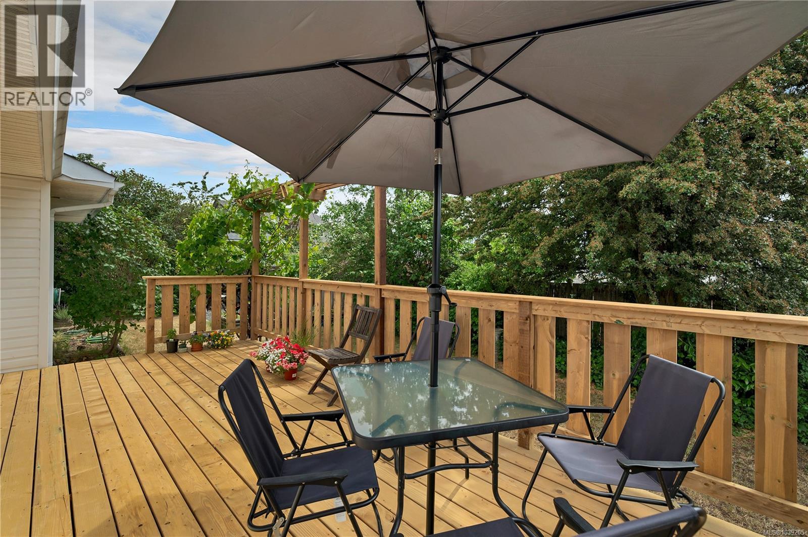 755 Kit Cres - 27