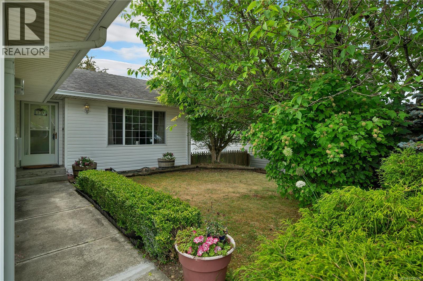 755 Kit Cres - Image 3