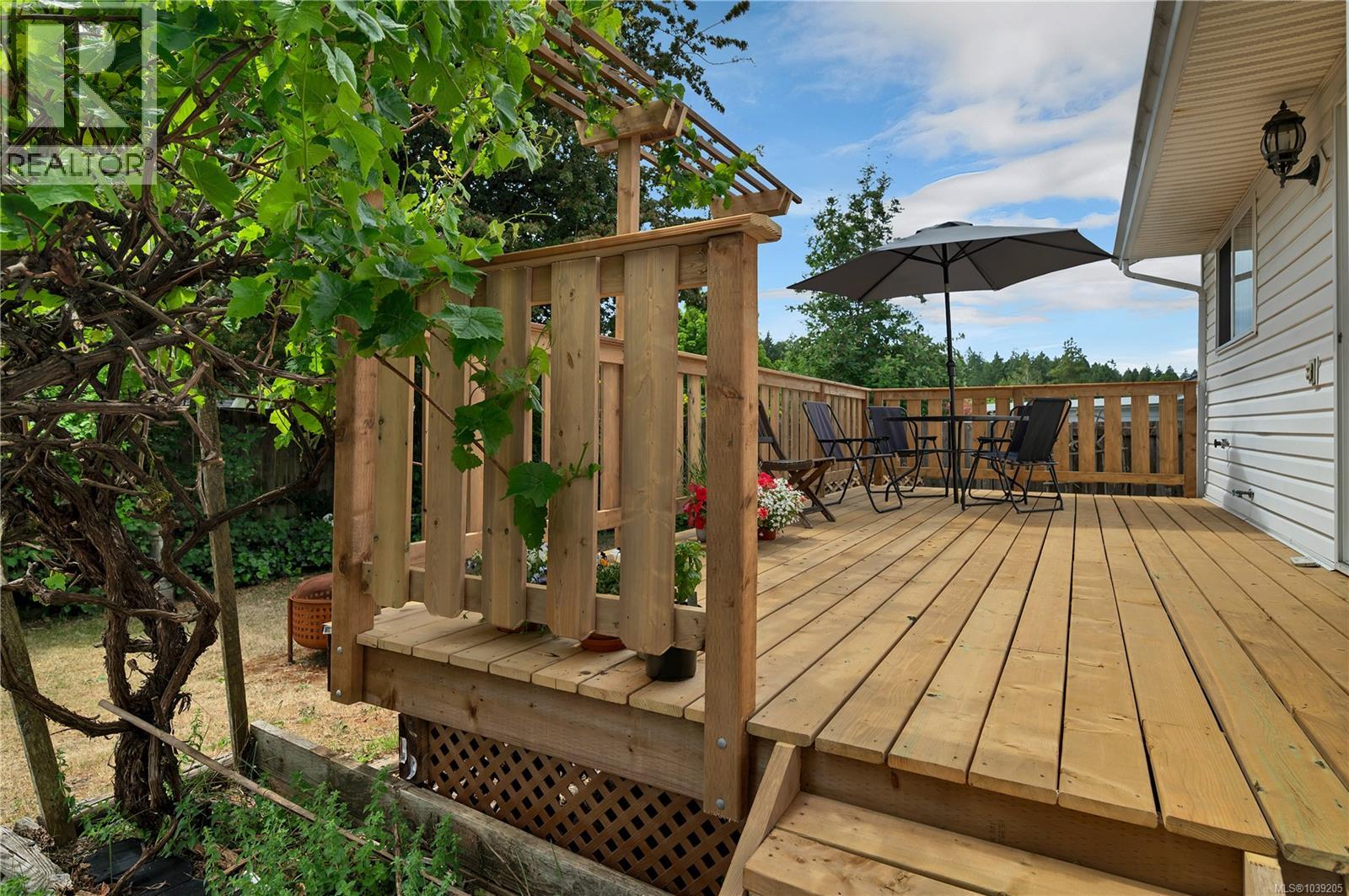 755 Kit Cres - 5
