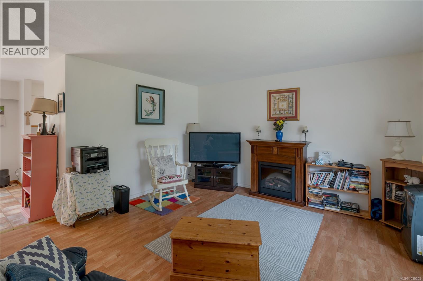 755 Kit Cres - 9