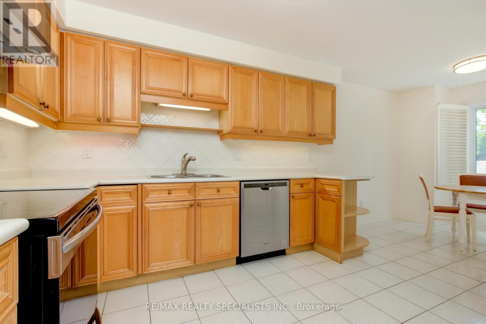 #66 5480 GLEN ERIN DRIVE - 7