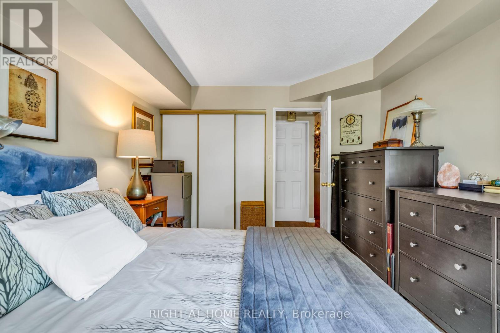 #208 20 SOUTHPORT STREET - 18