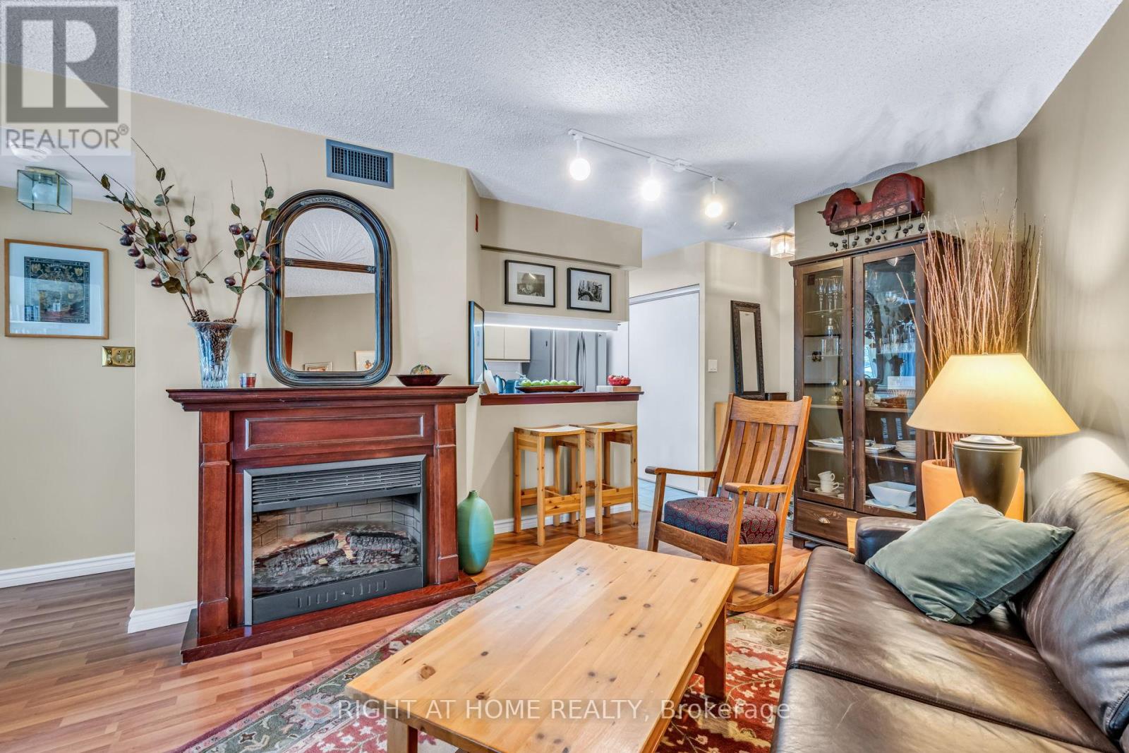 #208 20 SOUTHPORT STREET - 6