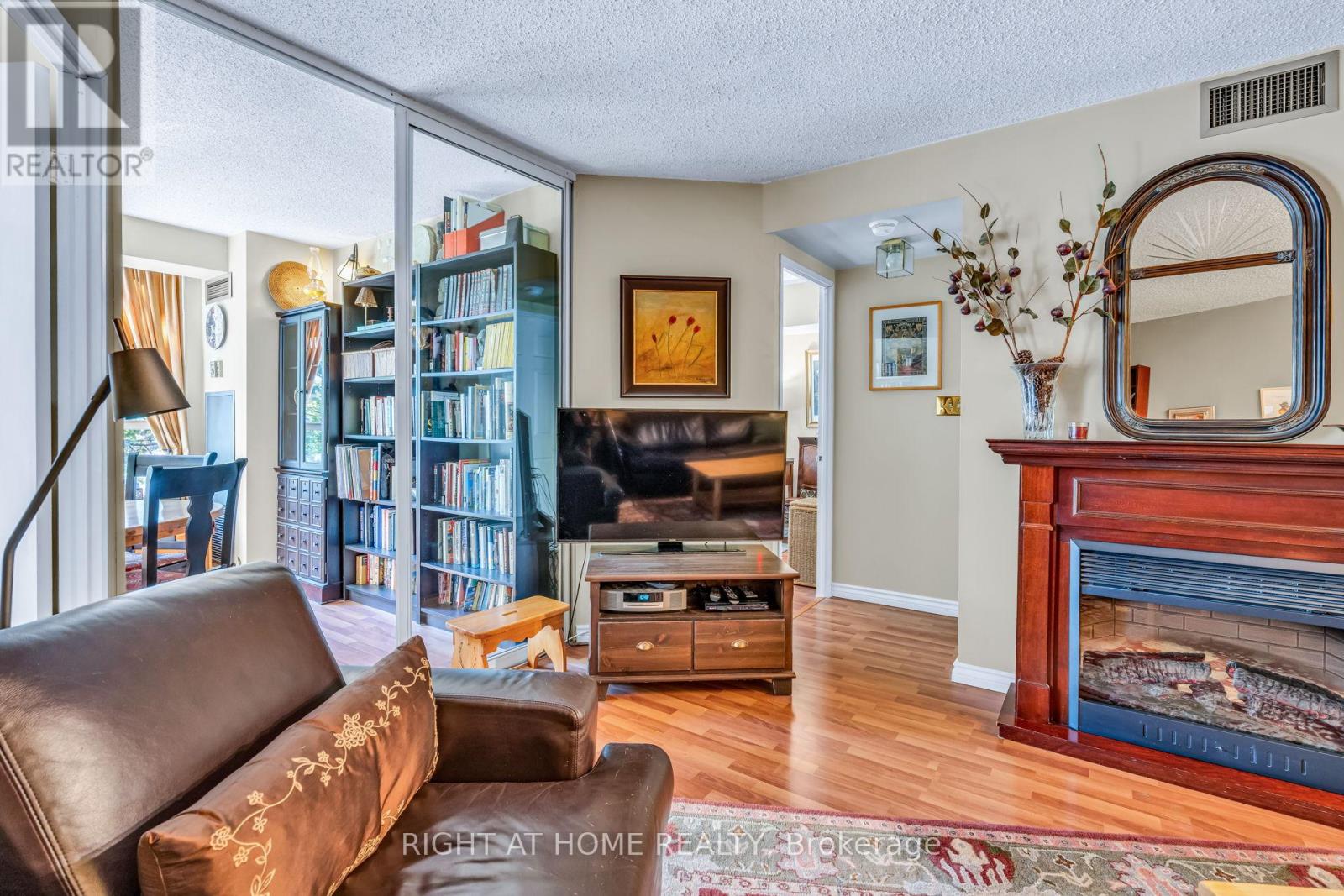 #208 20 SOUTHPORT STREET - 8