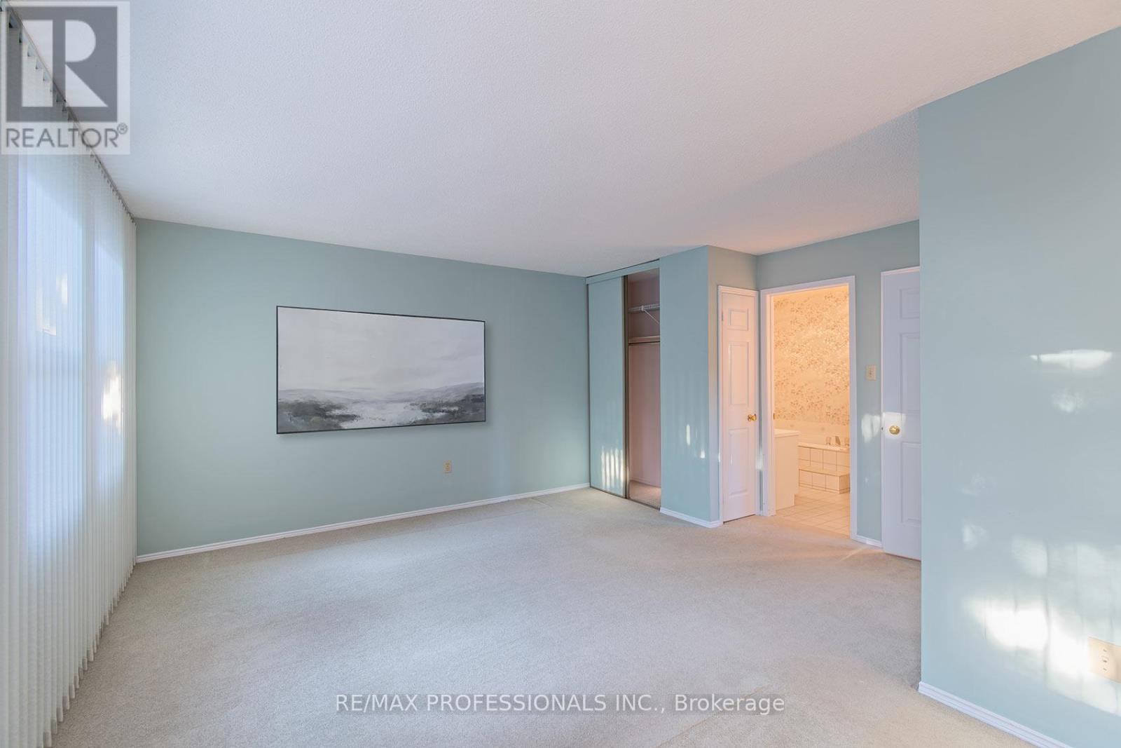 7 TAMARACK CIRCLE - 23