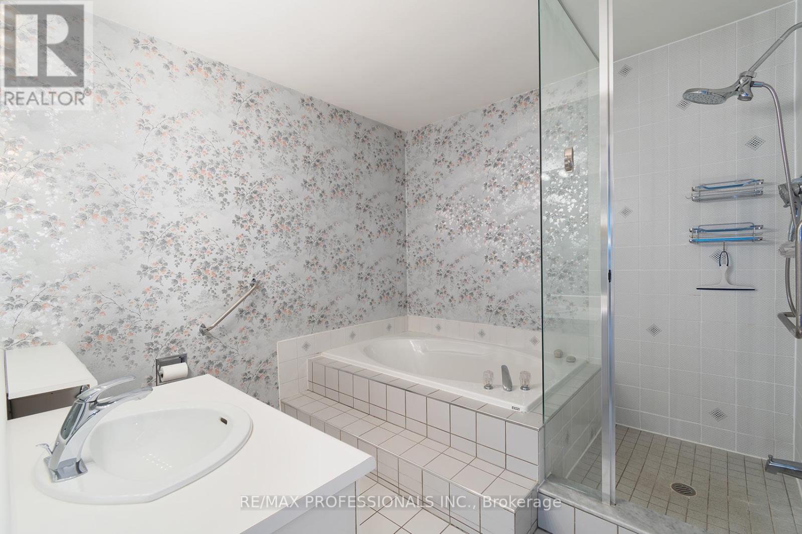 7 TAMARACK CIRCLE - 28