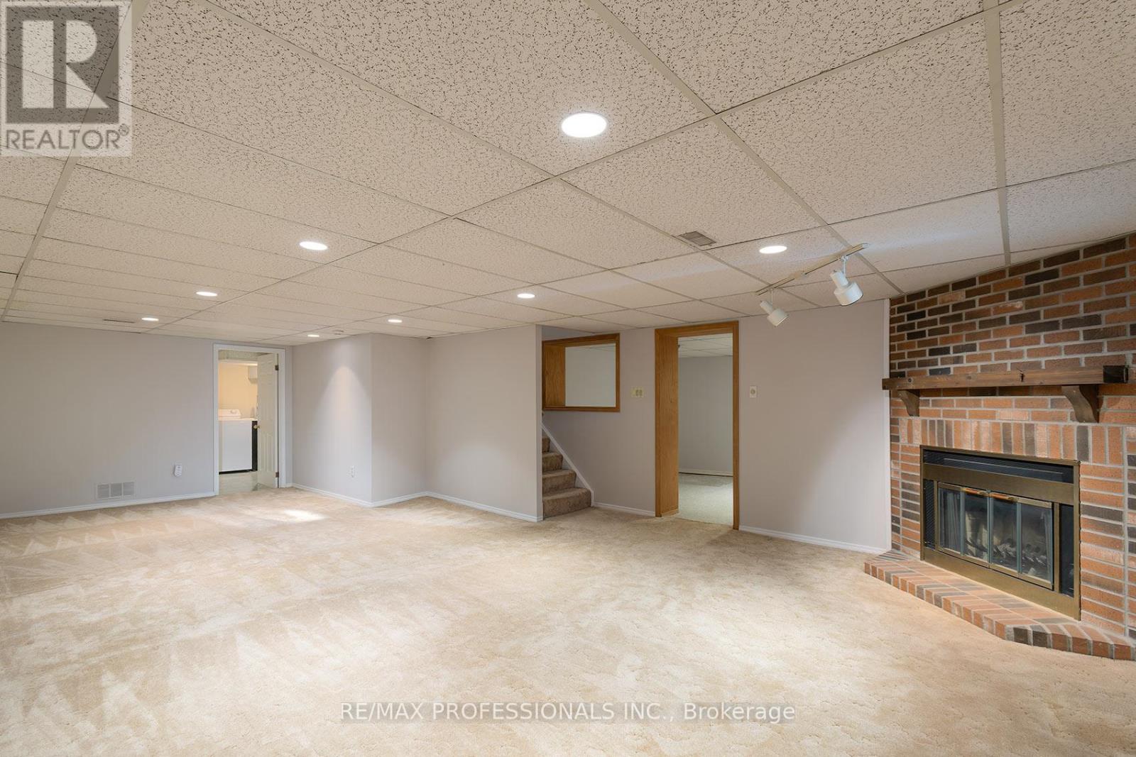 7 TAMARACK CIRCLE - 32