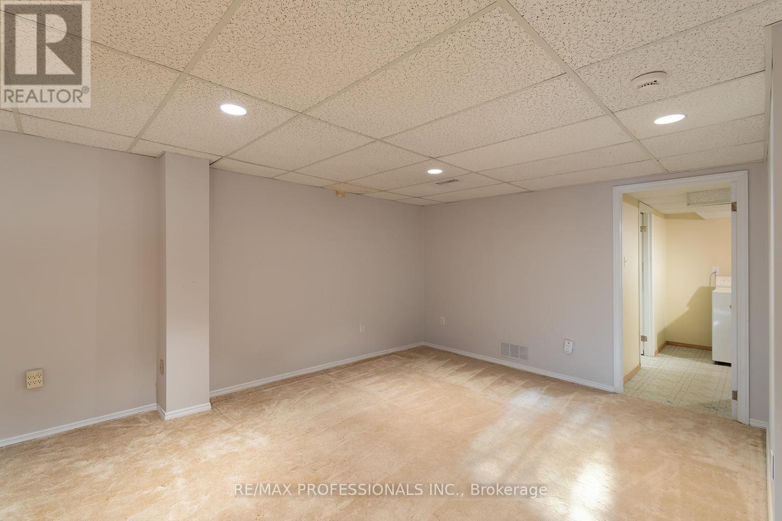 7 TAMARACK CIRCLE - 33