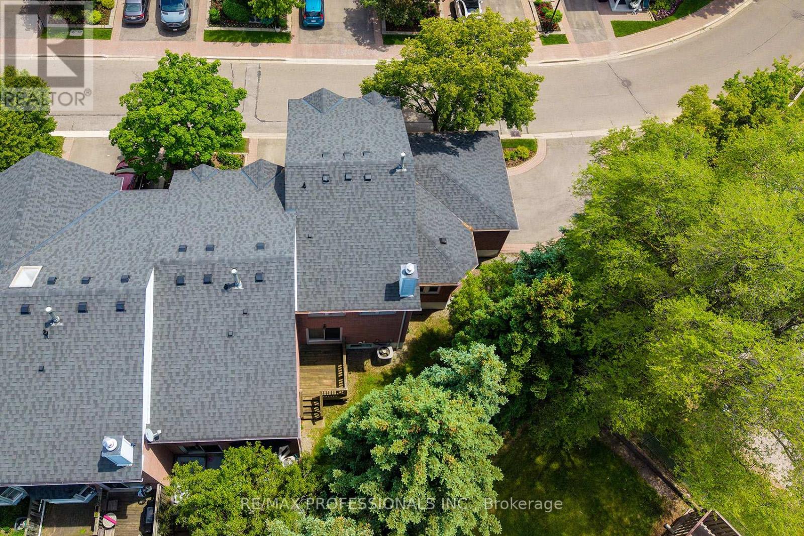 7 TAMARACK CIRCLE - 42
