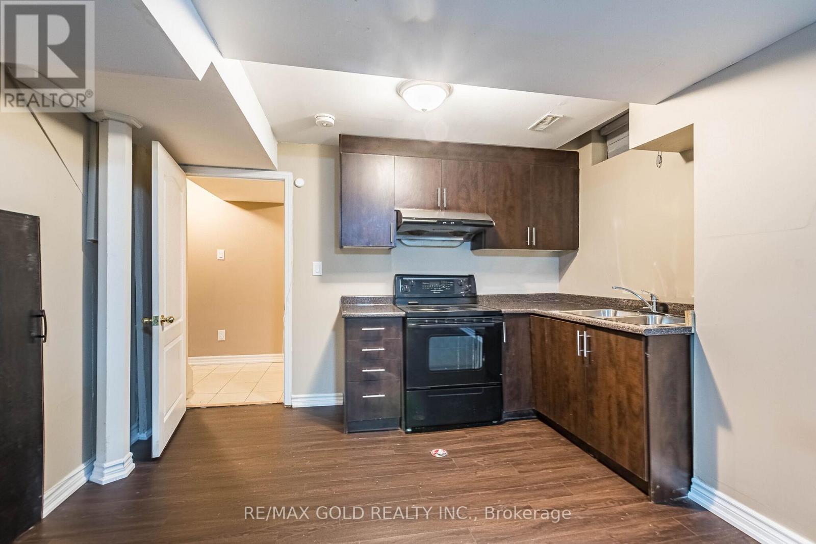 34 WORTHINGTON AVENUE - 32