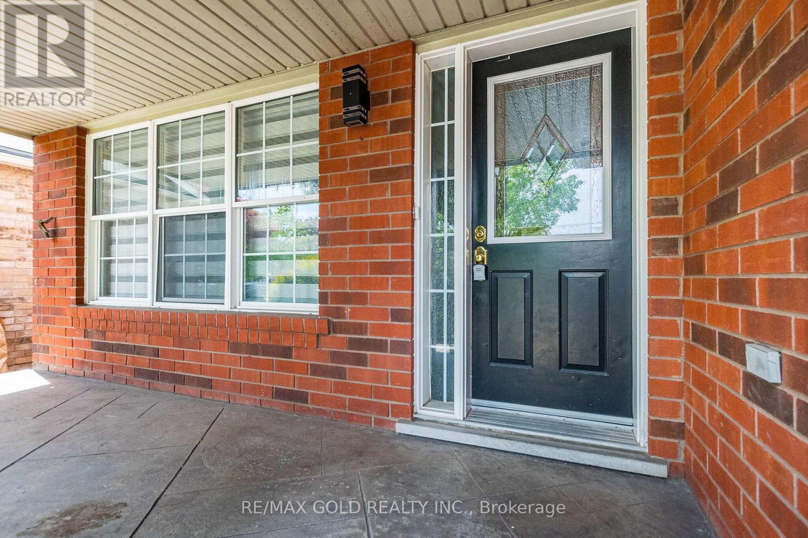 34 WORTHINGTON AVENUE - 6