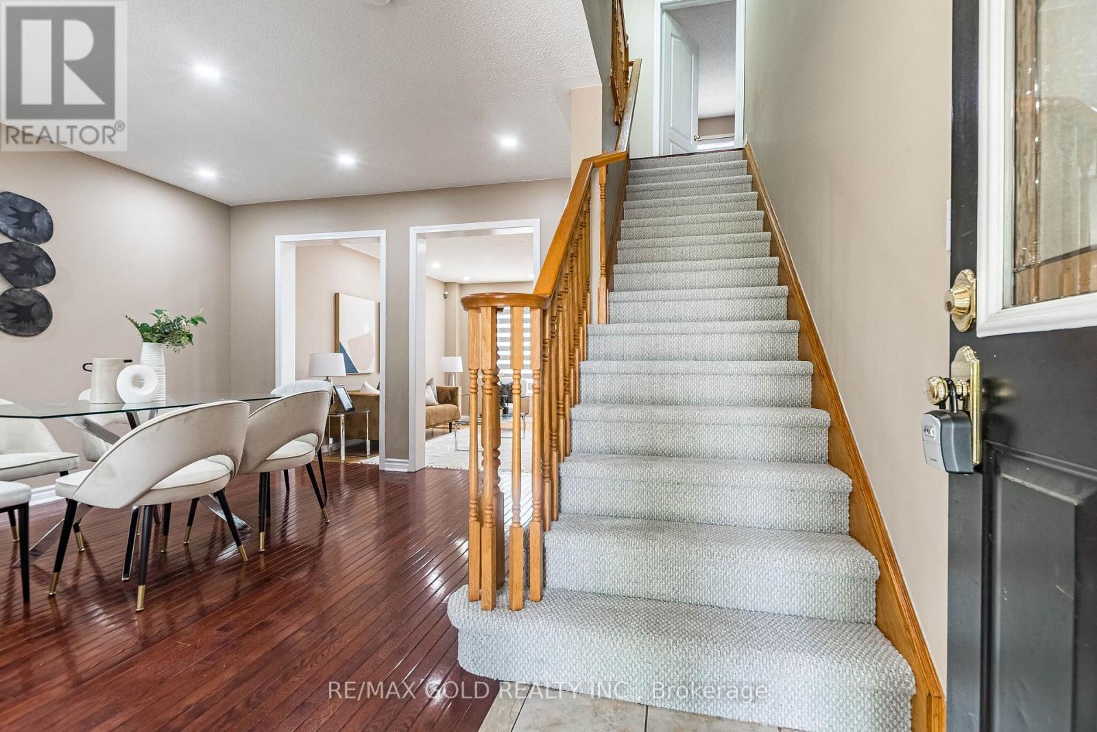 34 WORTHINGTON AVENUE - 7