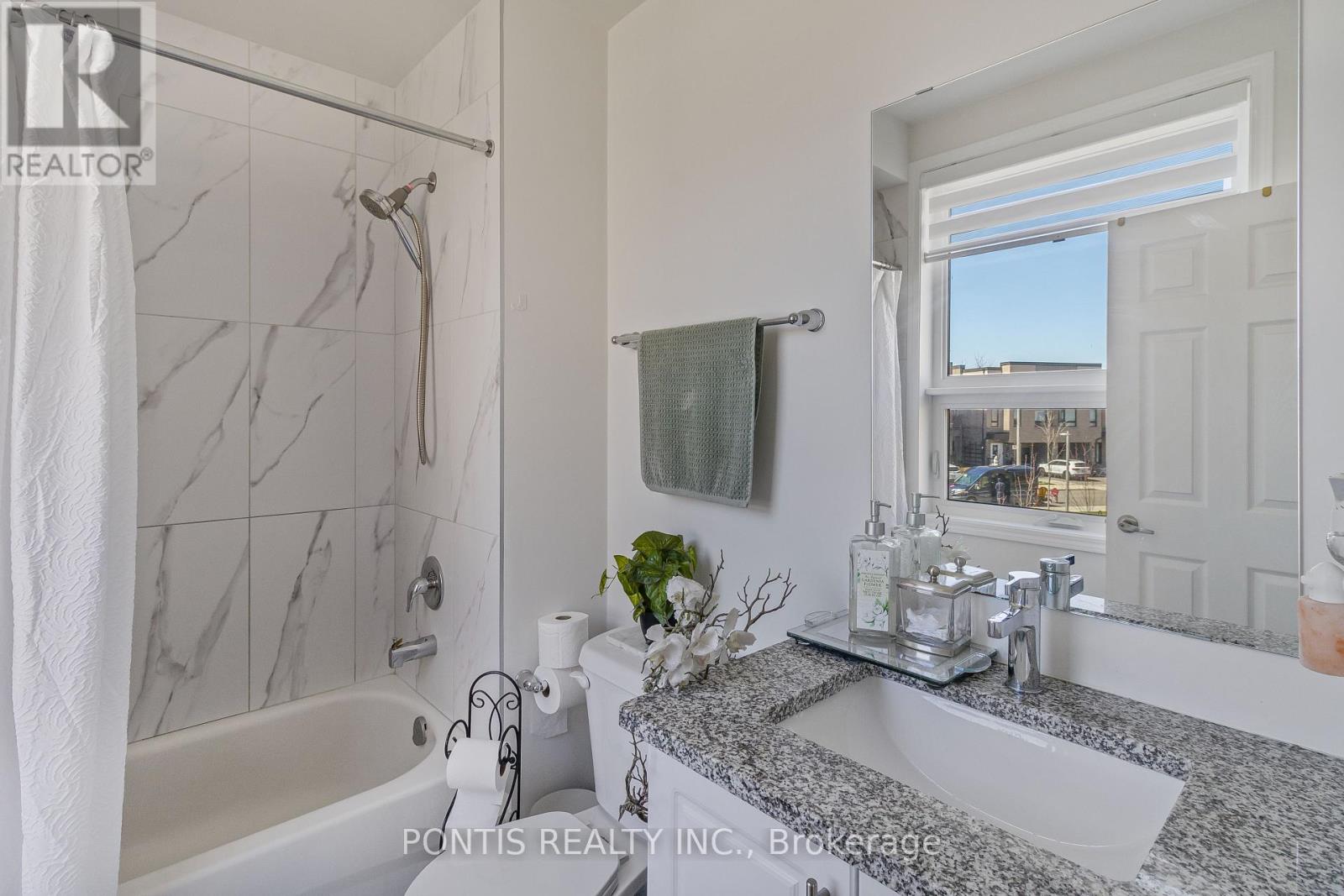#12 20 WOODSTREAM DRIVE - 21