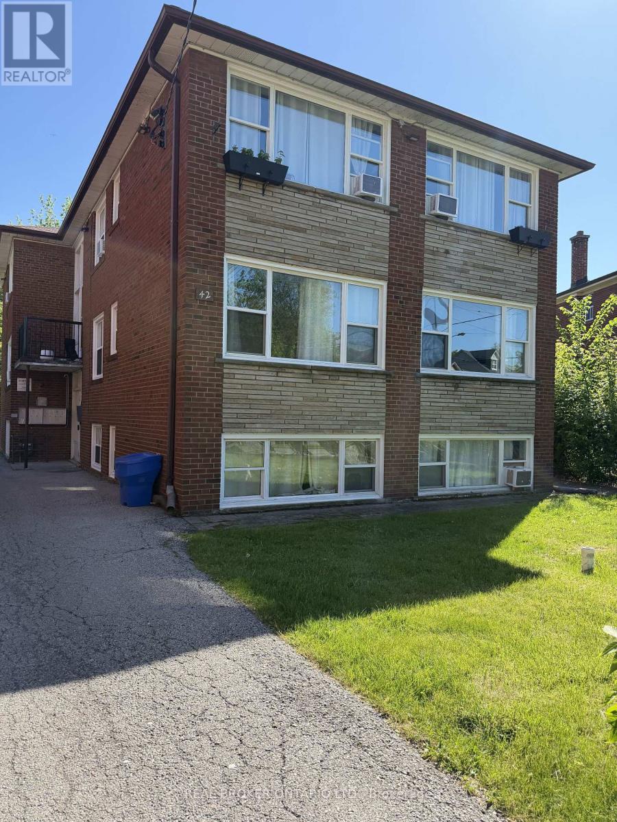 Listing photo of 3 - 42 BURLINGTON STREET