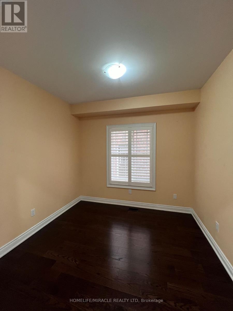 8 ARDA CRESCENT - 11