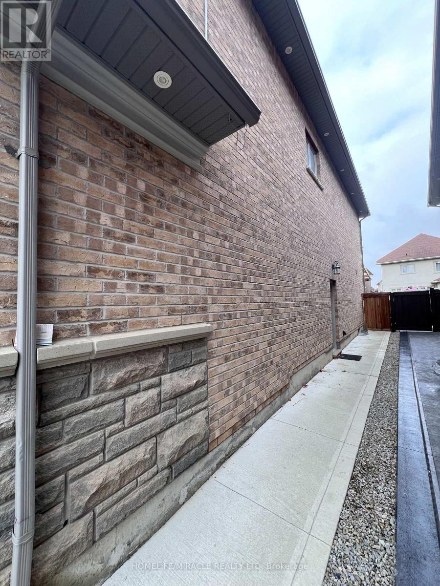 8 ARDA CRESCENT - 2