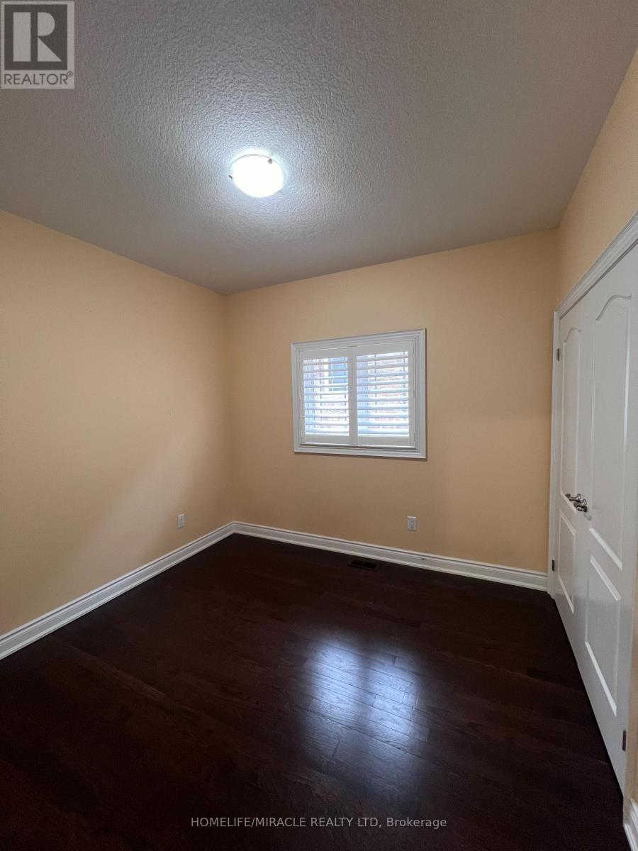 8 ARDA CRESCENT - 21